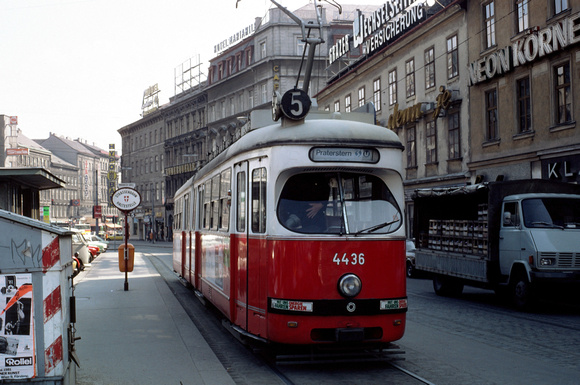 E 4436 - Mariahilfer Straße - 17-04-1981 (2)
